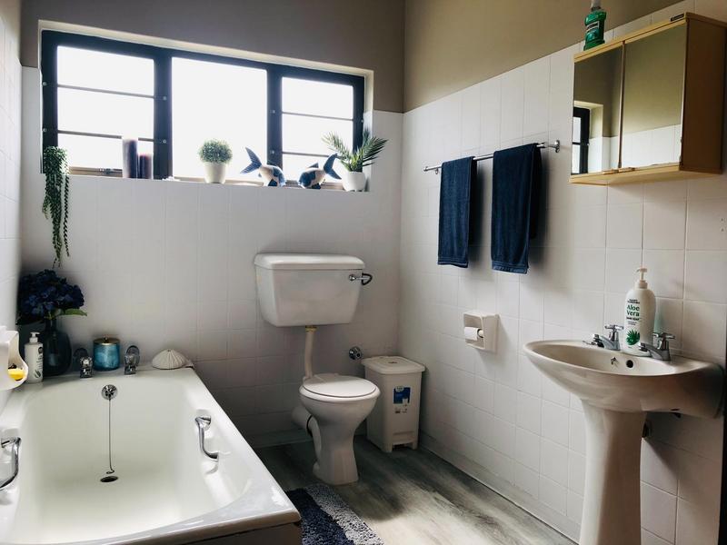 5 Bedroom Property for Sale in Franskraal Western Cape